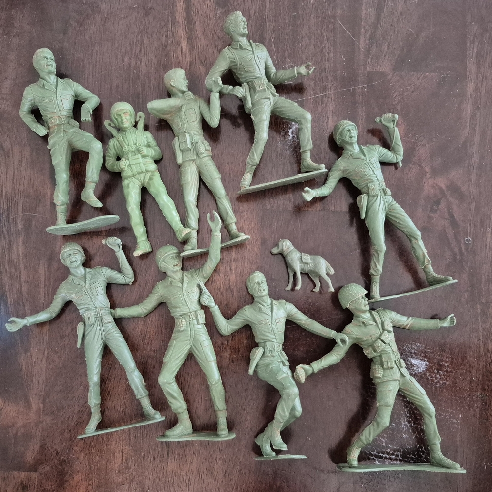 Vintage Set of 10 Green Toy Soldiers